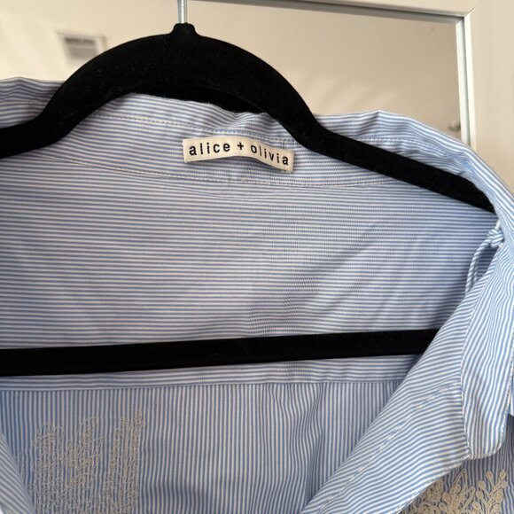 Alice + Olivia Blue Striped Embroidered Blouse Size: M Color: Light Blue / Ivory - Picture 2 of 4